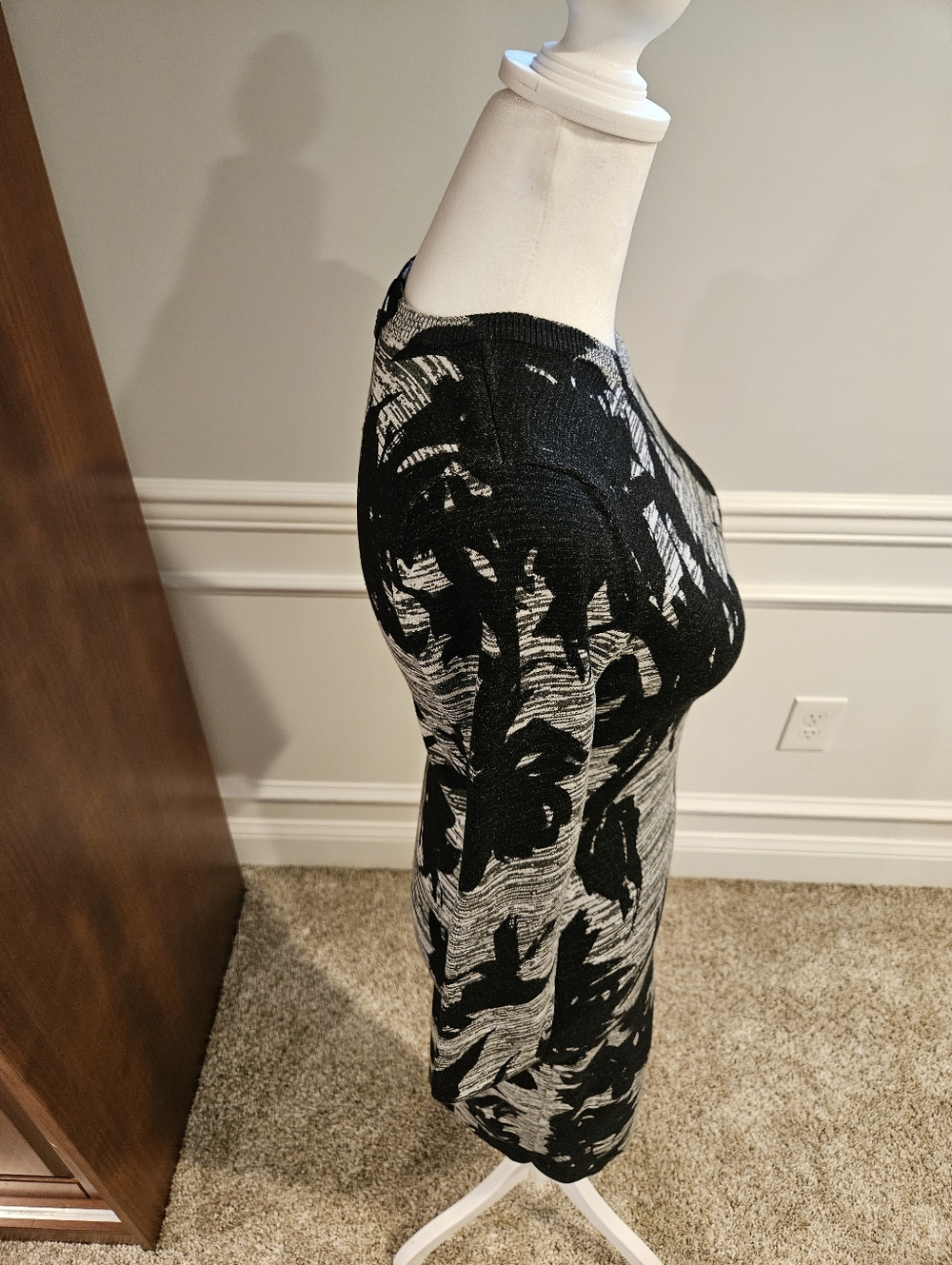 KAREN MILLEN Black & Gray Floral Knit Midi Dress. NWT - Picture 7 of 7